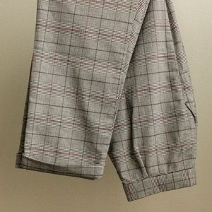 Chic and comfy plaid pants.